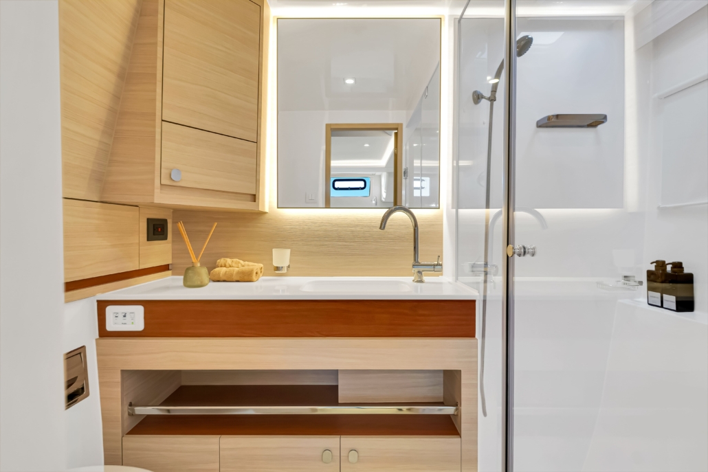 A50sail-aft-cabin-head-aquila50sail-aftdeckcabin(12of18)