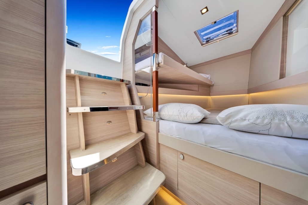A50sail-bow-cabin-aquila50sail-bow_cabins(18of43)